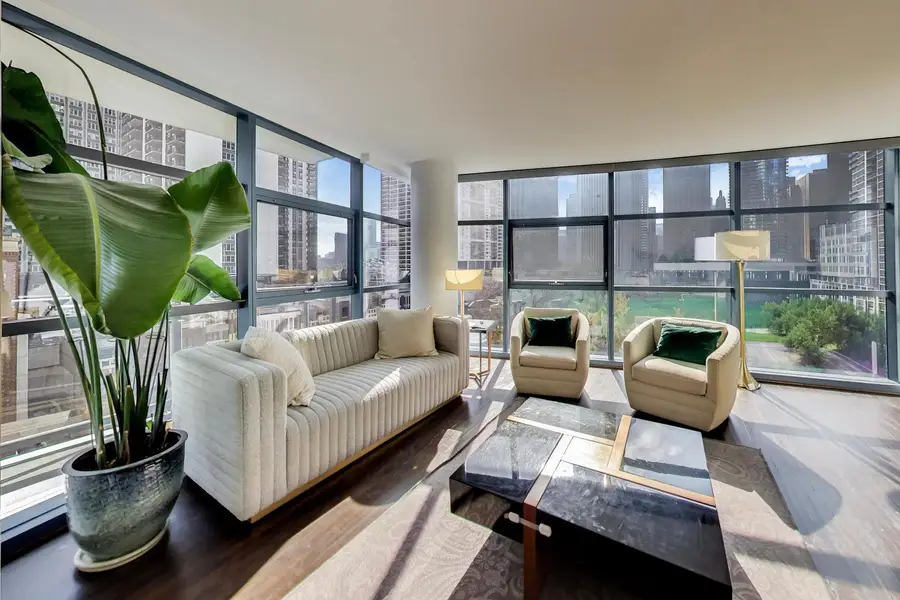 201 N Westshore Drive #801, Chicago, IL 60601 - #2