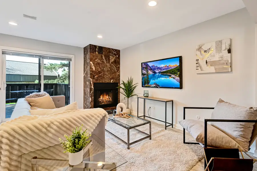 7 Nacona Lane, Indian Head Park, IL 60525 - #3