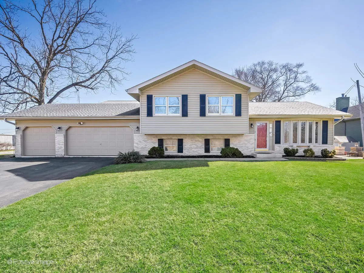 27W015 Manchester Road, Winfield, IL 60190 - #1