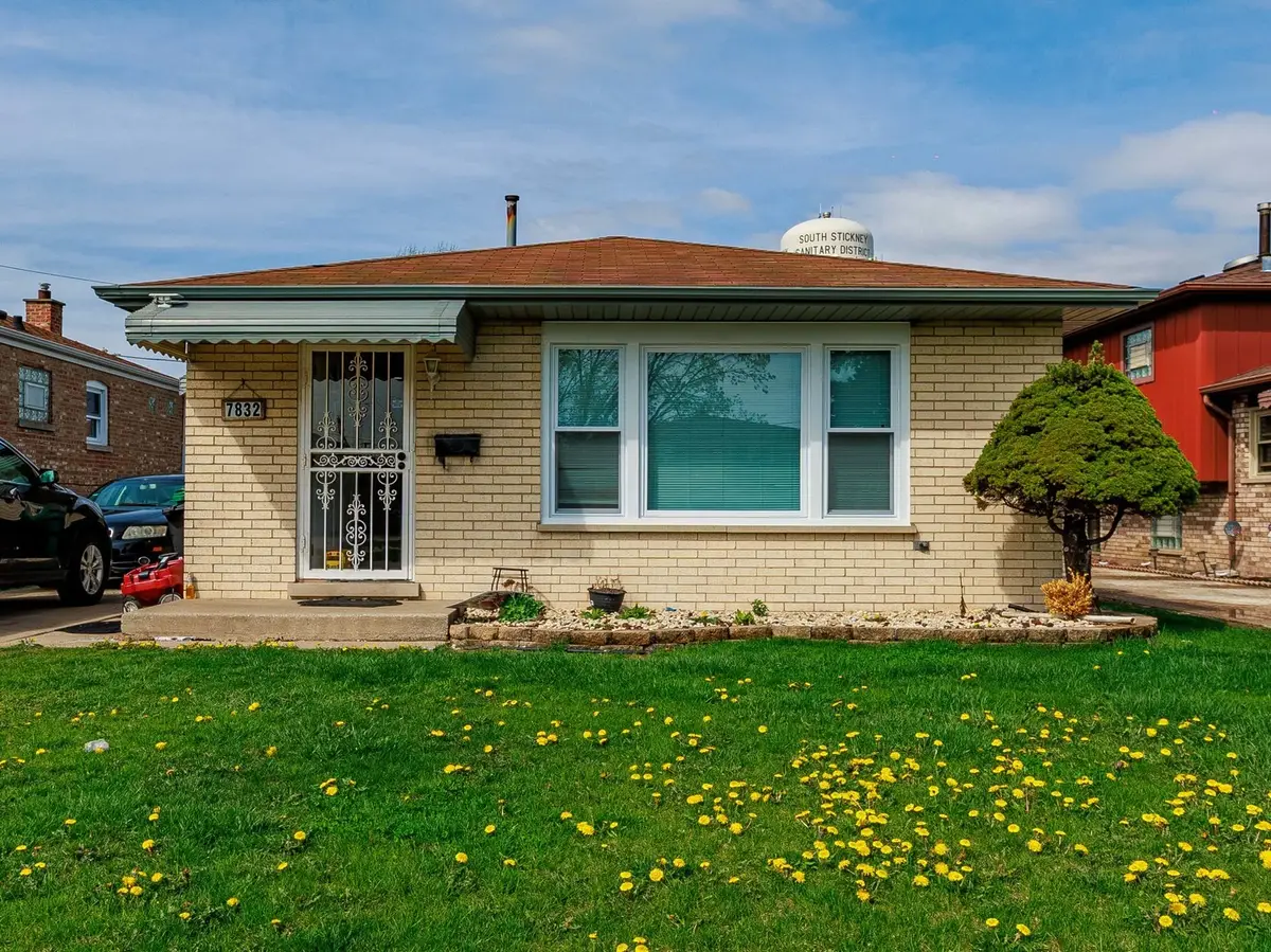 7832 Lamon Avenue, Burbank, IL 60459 - #1