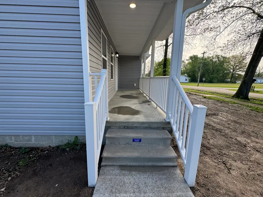 750 W 3rd Street, Flora, IL 62839 - #2