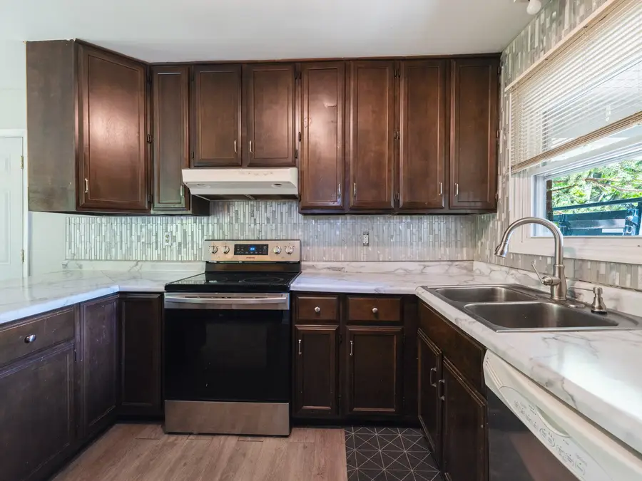 3209 W Westport Road, Peoria, IL 61615 - #2