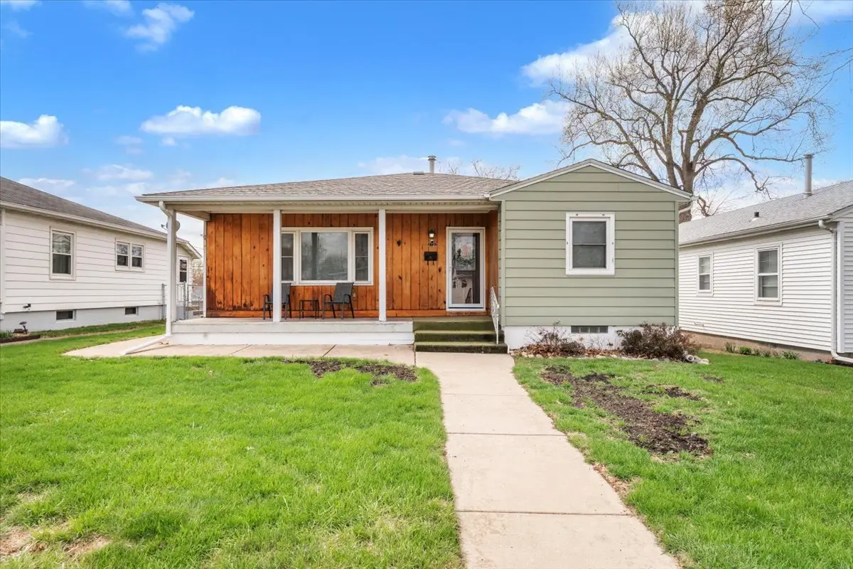 2122 N Lincoln Avenue, Davenport, IA 52084 - #1