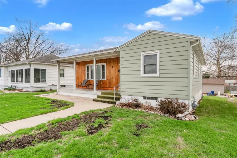 2122 N Lincoln Avenue, Davenport, IA 52084 - #3