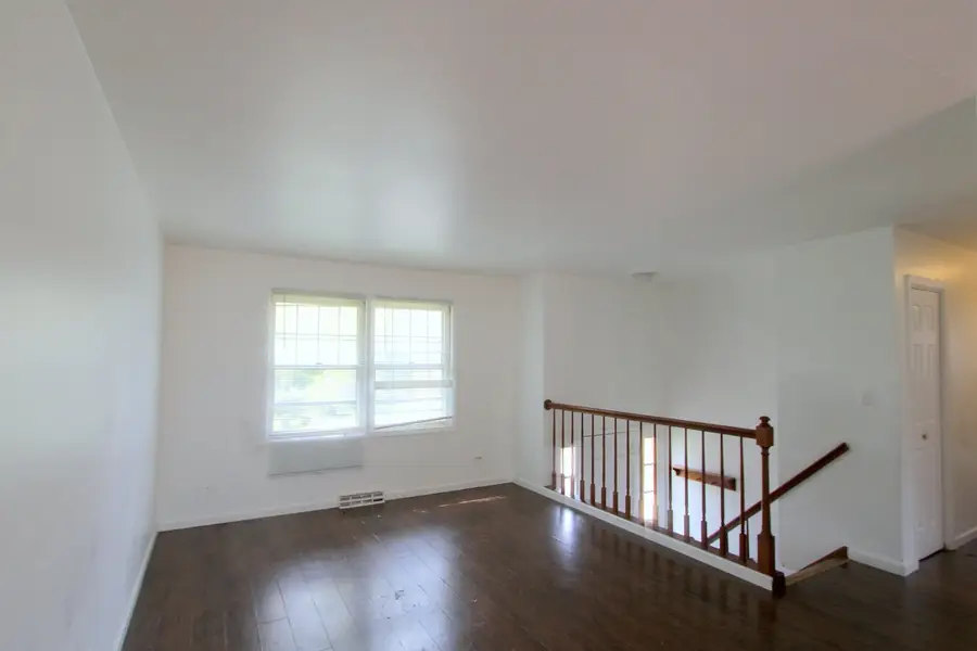 203 E Donovan Avenue, Woodstock, IL 60098 - #3