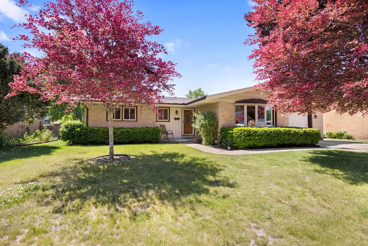 218 Gladys Avenue, Fox River Grove, IL 60021 - #1
