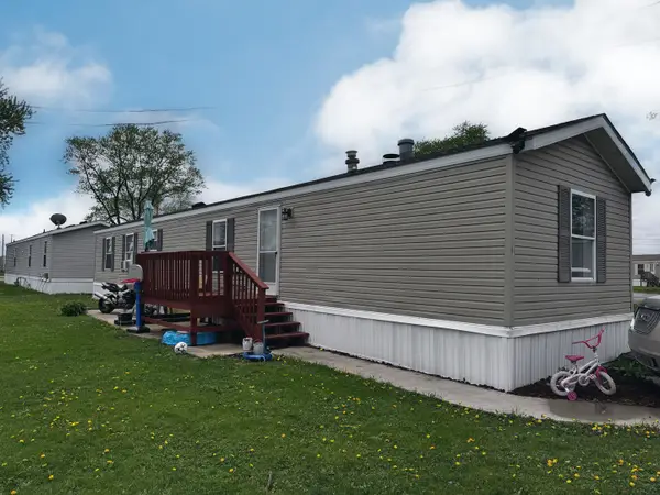 57 Redwood Manor Drive, Pontiac, IL 61764