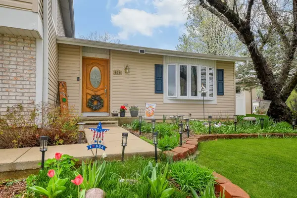 879 Lakeside Drive, Bartlett, IL 60103