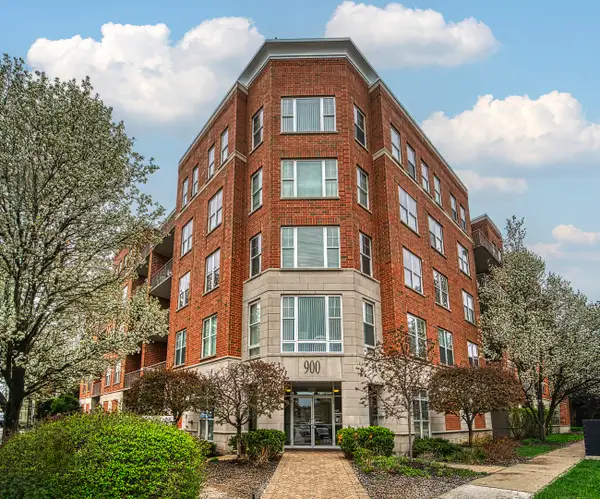 900 Lee Street #202, Des Plaines, IL 60016