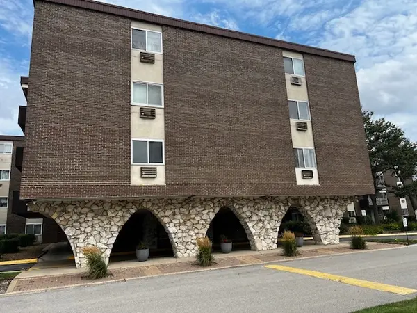 1301 S Finley Road #414, Lombard, IL 60148