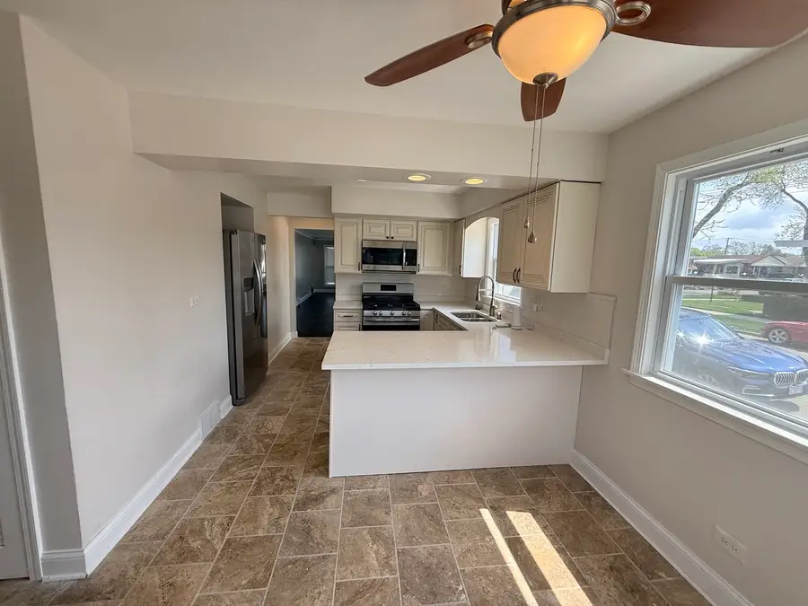 8958 S Oglesby Avenue, Chicago, IL 60617 - #3