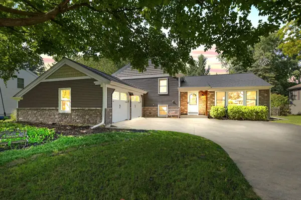 1055 Cardinal Court, Batavia, IL 60510