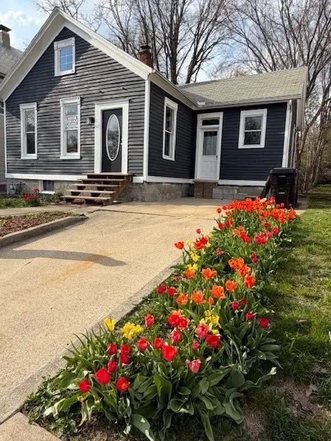 604 E Market Street, Bloomington, IL 61701