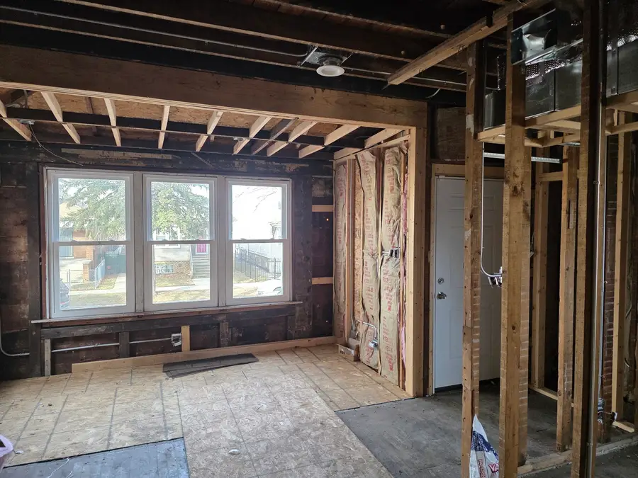 8549 S Kingston Avenue, Chicago, IL 60617 - #2