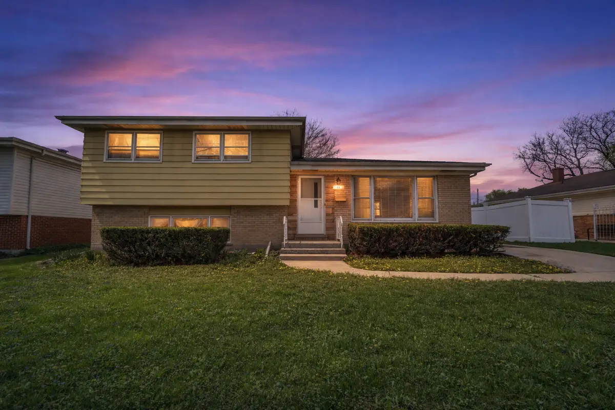 10 N Adams Drive, Addison, IL 60101 - #1