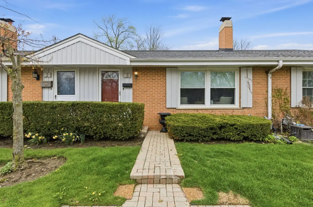 3 Robin Hood Lane, Northfield, IL 60093 - #1