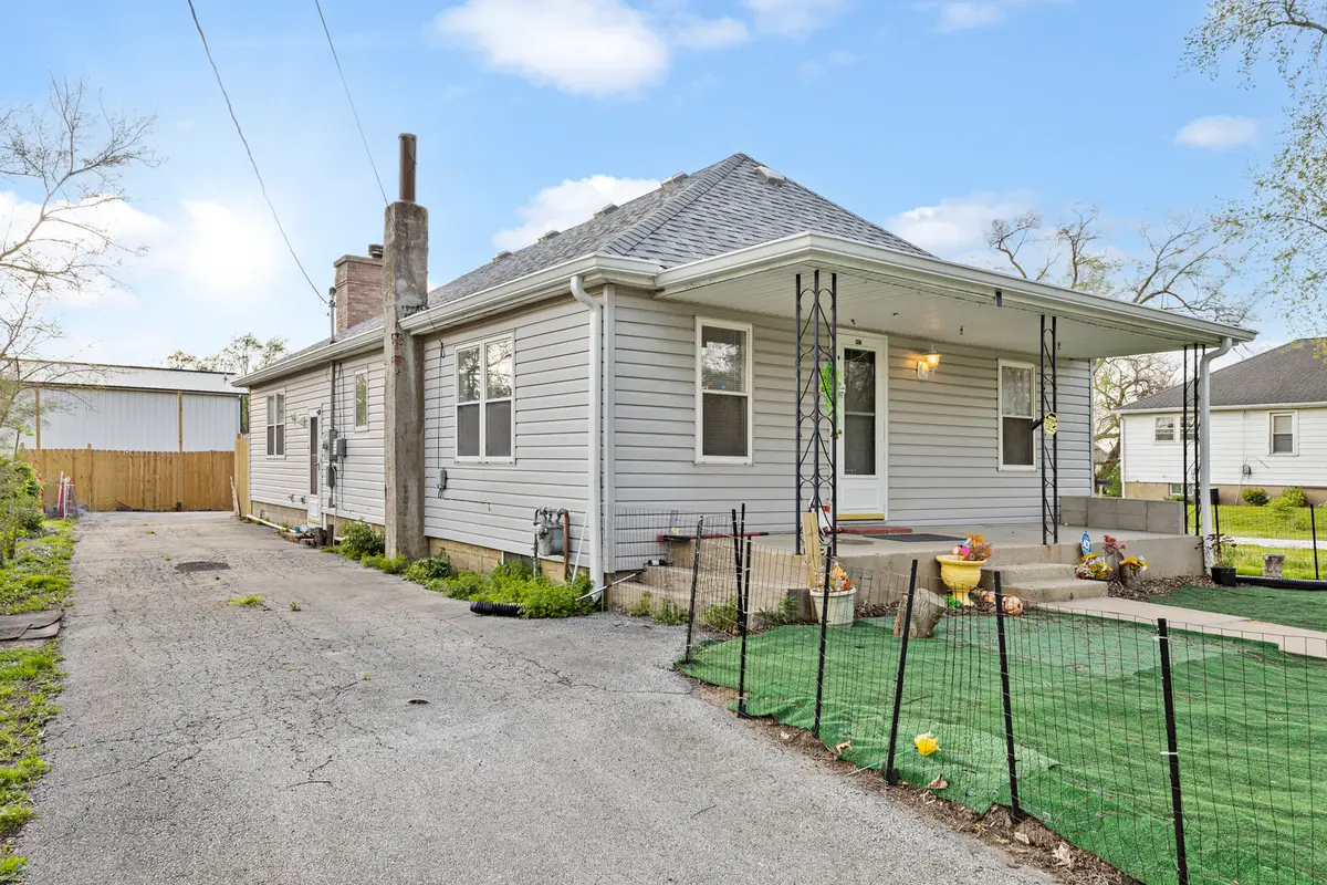 907 N Virginia Street, Watseka, IL 60970 - #1