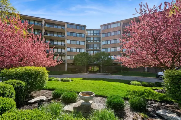 101 Bar Harbour Road #4L, Schaumburg, IL 60193
