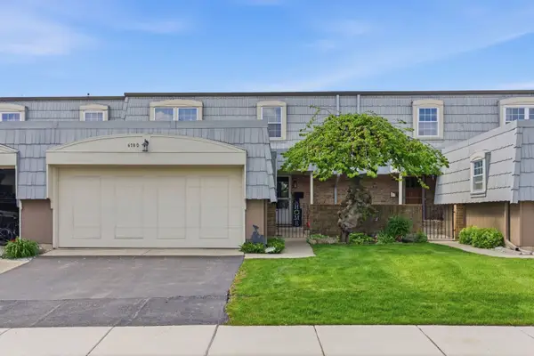 670 Versailles Circle #D, Elk Grove Village, IL 60007