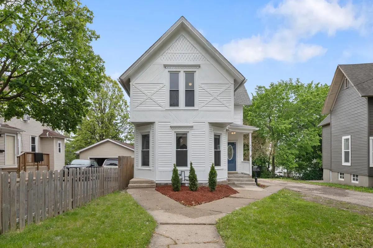 447 Ashland Avenue, Elgin, IL 60123 - #1