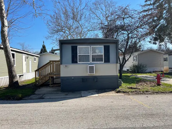 2993 Curtis Street #B24, Des Plaines, IL 60018