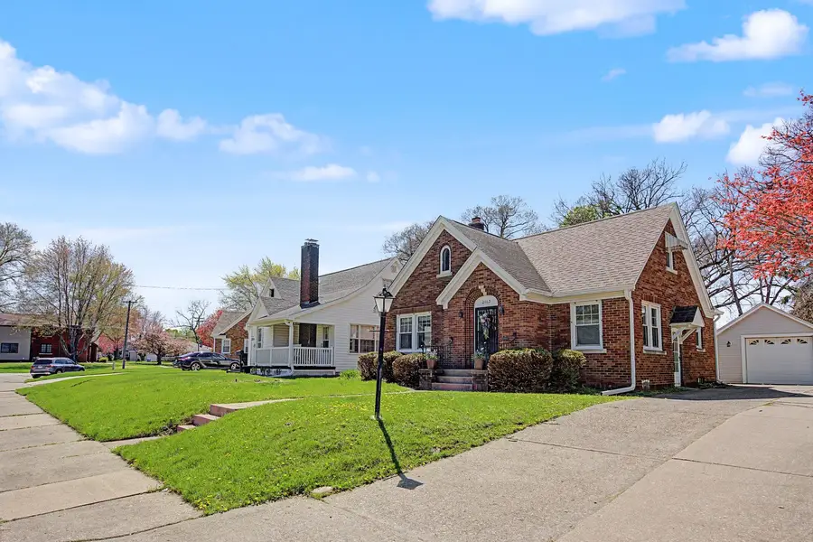 2163 10th Street Place, East Moline, IL 61244 - #3