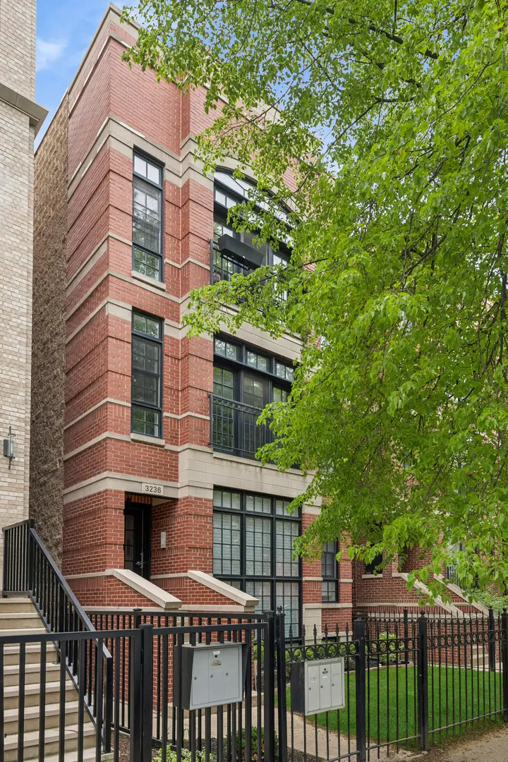 3236 N Kenmore Avenue #1, Chicago, IL 60657 - #1