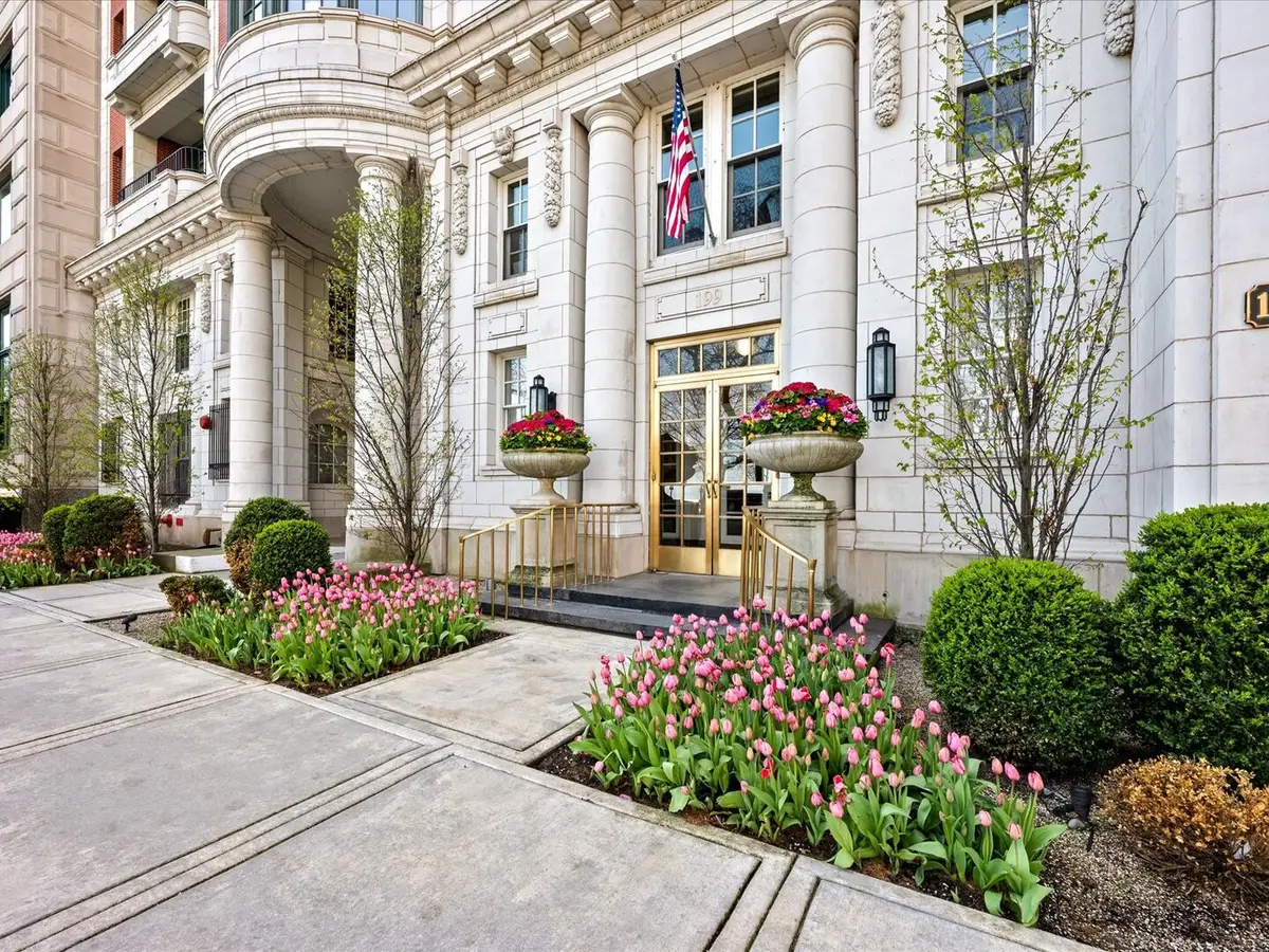 199 E Lake Shore Drive #8W, Chicago, IL 60611 - #1