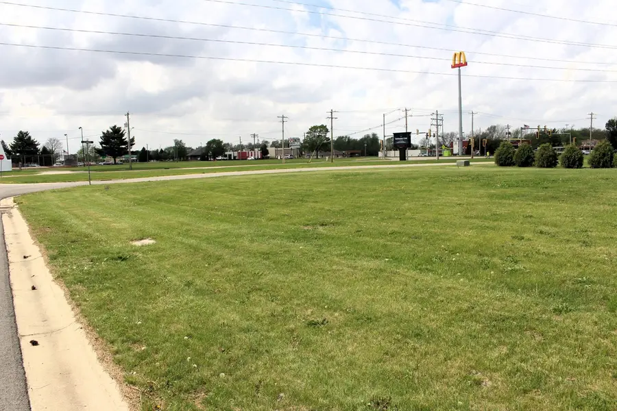 34 Liberty Lane, Clinton, IL 61727 - #2