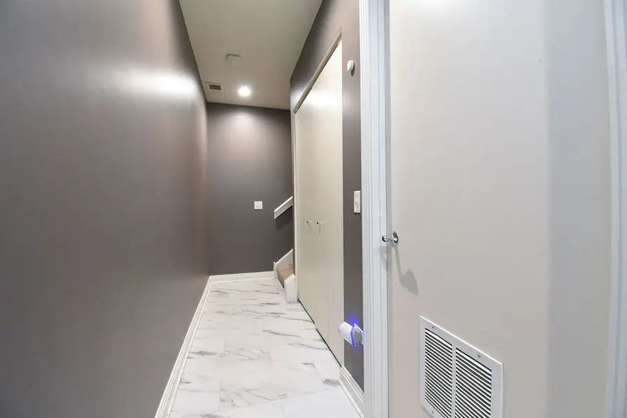 566 W 16th Street, Chicago, IL 60616 - #3