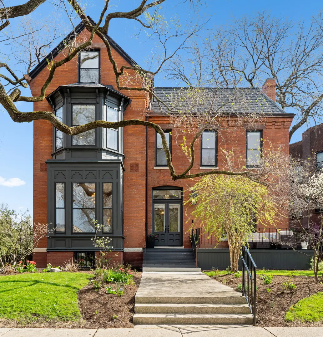 835 W Chalmers Place, Chicago, IL 60614 - #1
