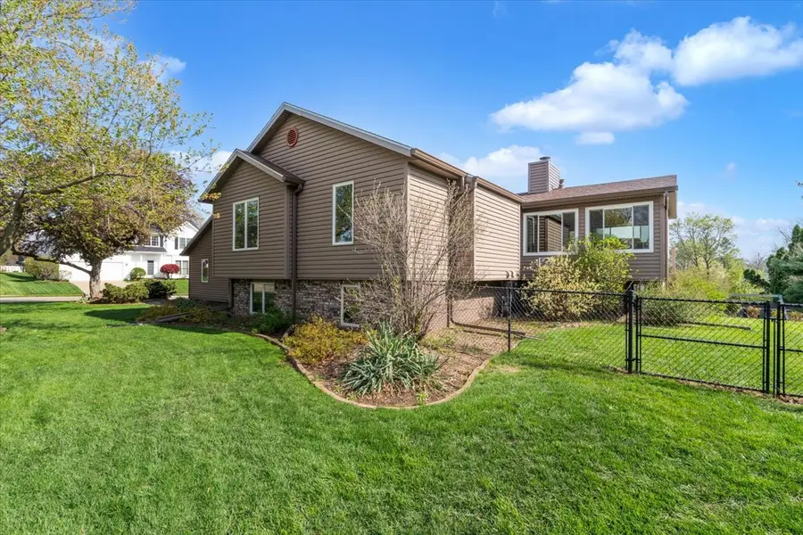 1005 W 57th Place, Davenport, IA 52806 - #2