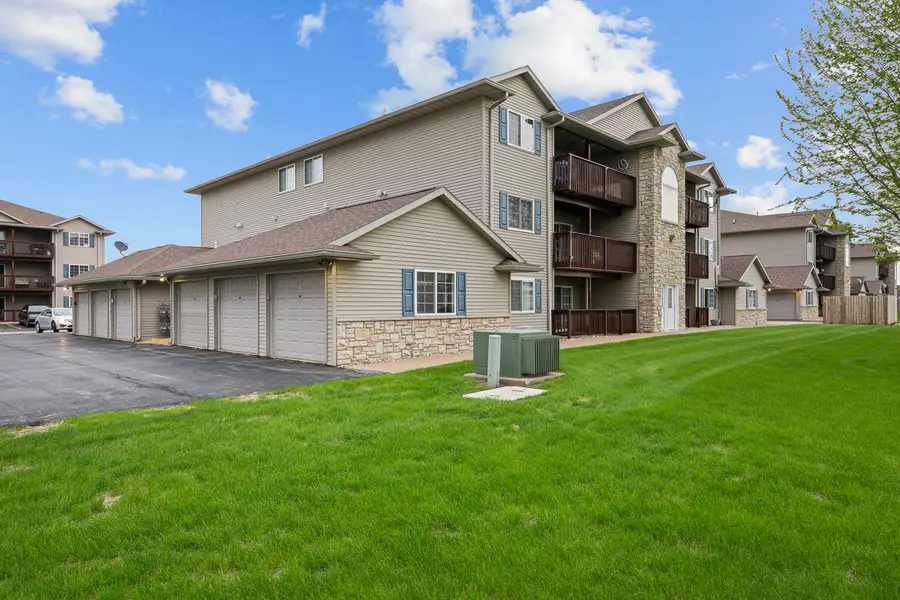 117 E Price Street #203, Eldridge, IA 52748 - #3