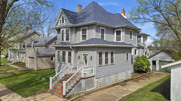 215 W 7th Street, Dixon, IL 61021