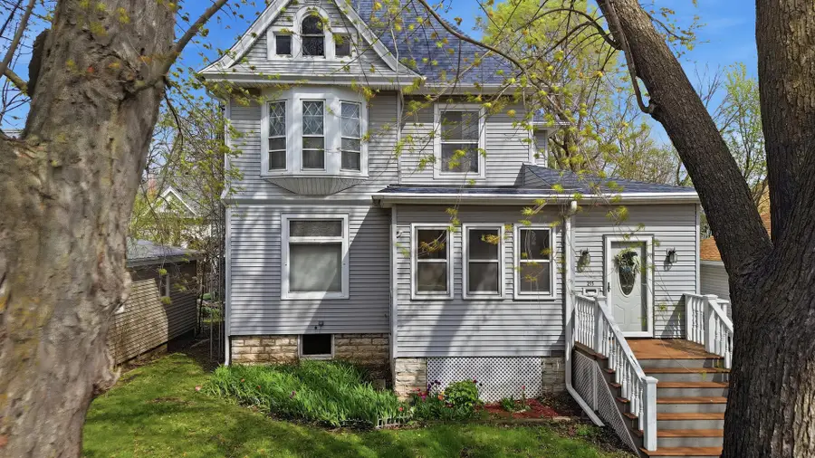 215 W 7th Street, Dixon, IL 61021 - #3