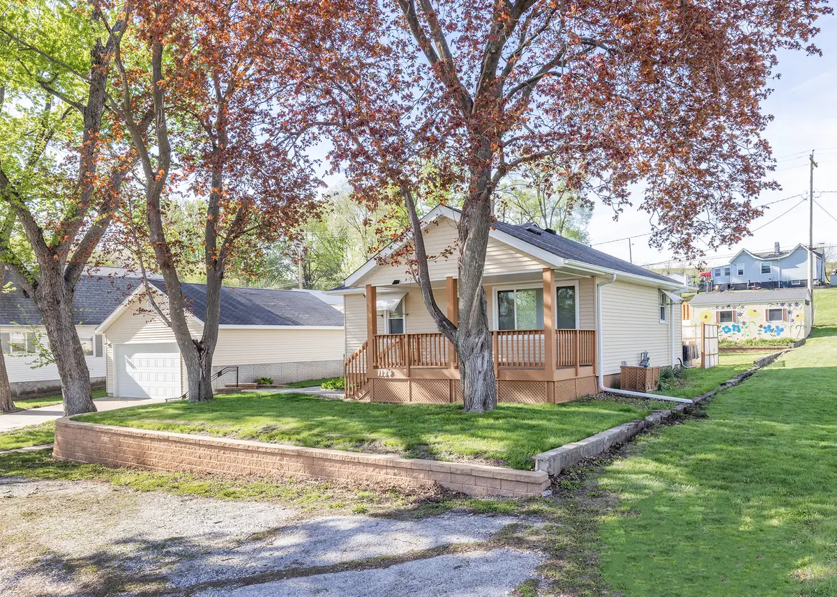 1124 Walnut Street, Buffalo, IA 52728 - #1