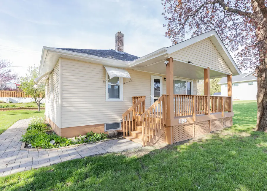 1124 Walnut Street, Buffalo, IA 52728 - #2