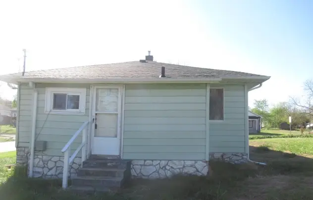 401 Maple Street, Zeigler, IL 62999 - #2