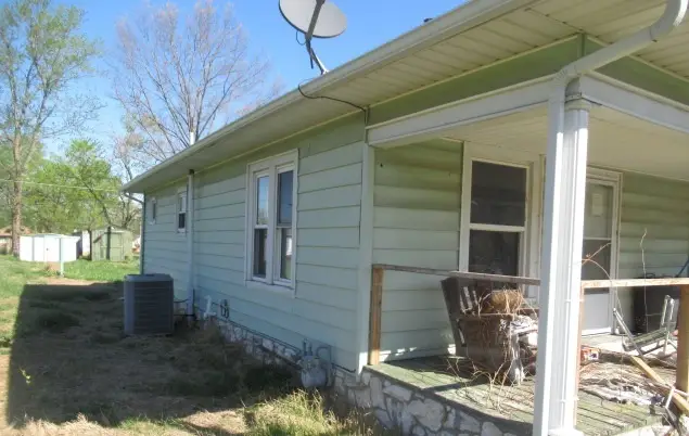 401 Maple Street, Zeigler, IL 62999 - #3