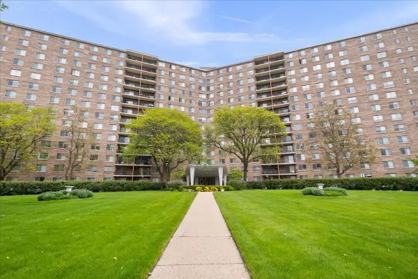 7141 N Kedzie Avenue #601, Chicago, IL 60645