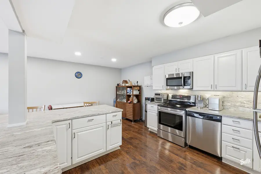 925 Spring Hill Drive #212, Northbrook, IL 60062 - #3