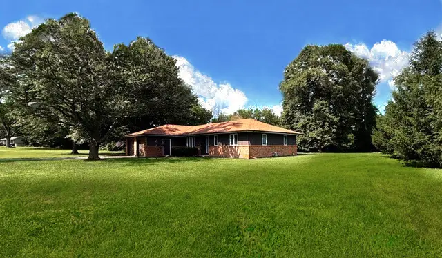 1106 E Pearl Drive, Mahomet, IL 61853 - #1