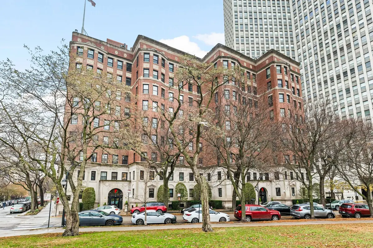 2600 N Lakeview Avenue #9B, Chicago, IL 60614 - #1