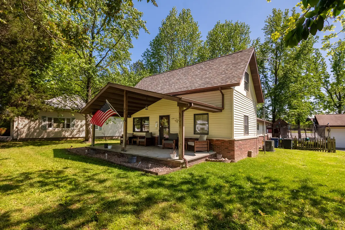 818 W Saint Louis Street, West Frankfort, IL 62896 - #1