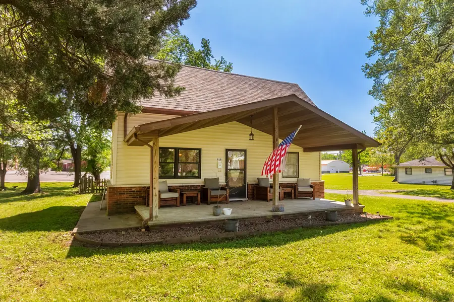 818 W Saint Louis Street, West Frankfort, IL 62896 - #3