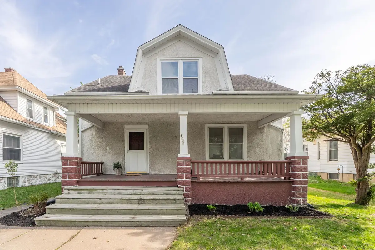 1121 W 15th Street, Davenport, IA 52804 - #1