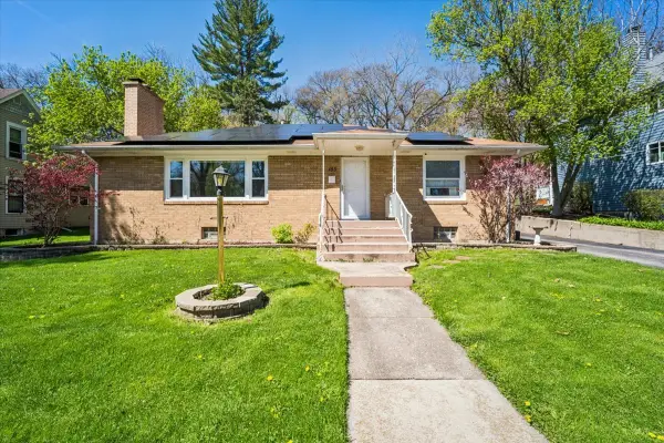 155 N Lincoln Avenue, Carpentersville, IL 60110