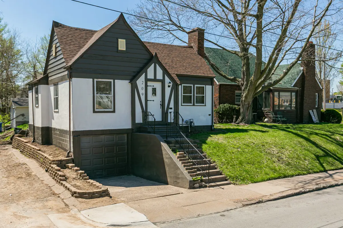 209 E Pleasant Street, Davenport, IA 52803 - #1