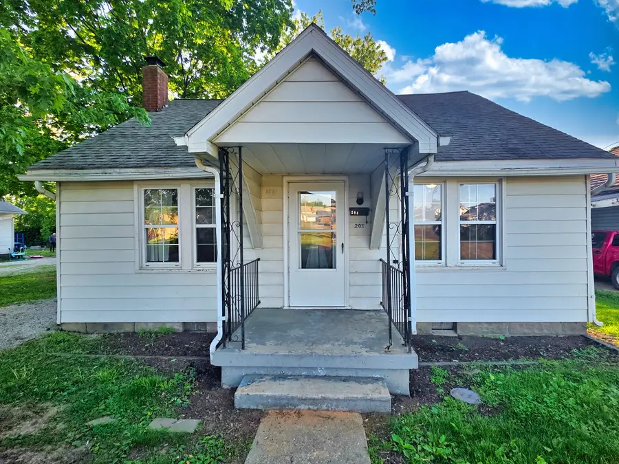 203 S Wilson Street, Olney, IL 62450 - #2