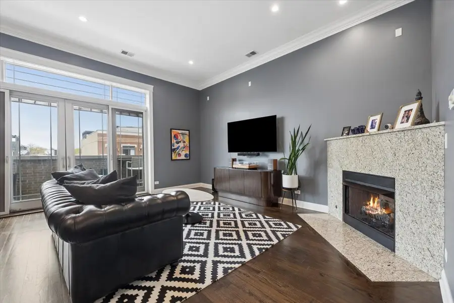 1423 W Belmont Avenue #4, Chicago, IL 60657 - #3